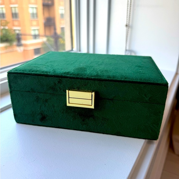 Amazon Green Velvet Jewelry Organizer - Picture 1 of 3